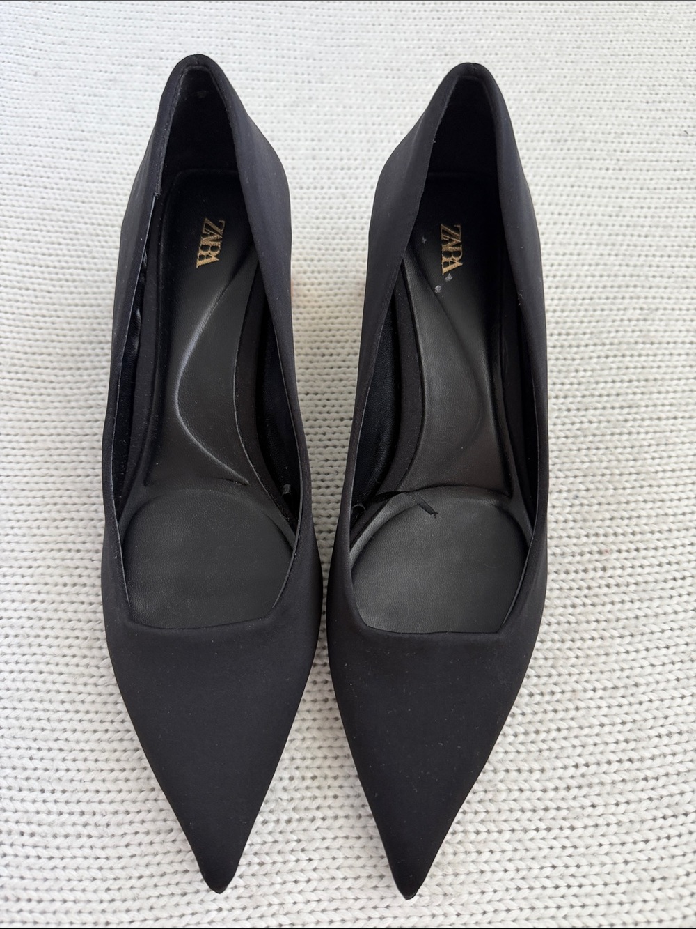 Zara Pointed Toe Heels with Gold Metallic Details Size 36|6 - Picture 3 of 7